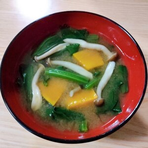 かぼちゃとしめじほうれん草の味噌汁